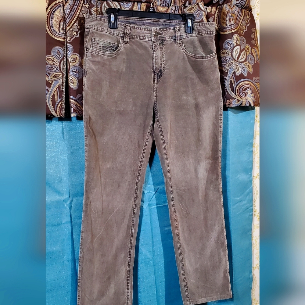 EUC Prana slim fit stretchy climbing corduroy pants. cropped to 29 lengt